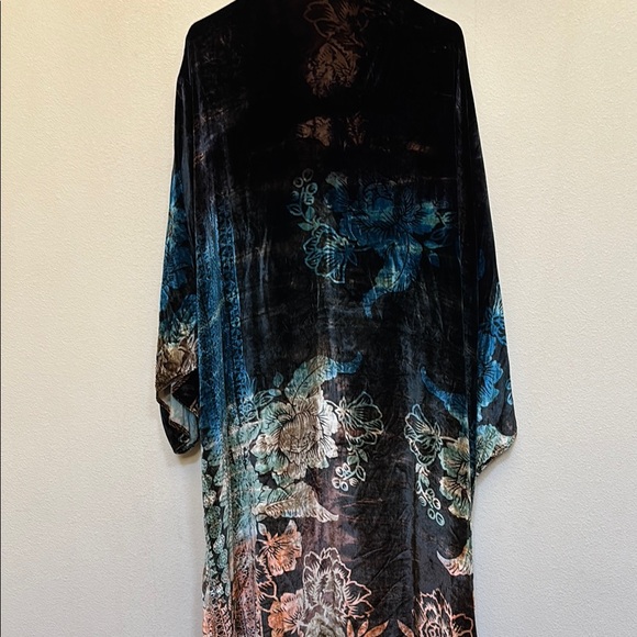 Citron Multicolor Velvet Kimono Robe - Picture 10 of 14